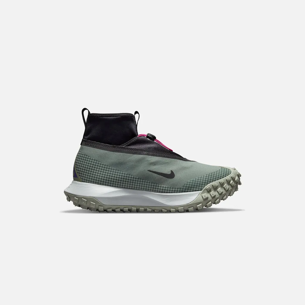 Nike     acg mountain fly gore-tex