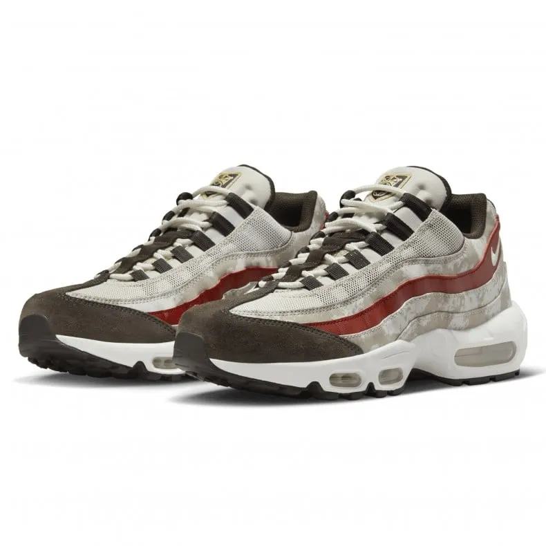 Nike Air Max 95 SE 'Social FC' (Light Bone/Summit White-Khaki-Dune Red)