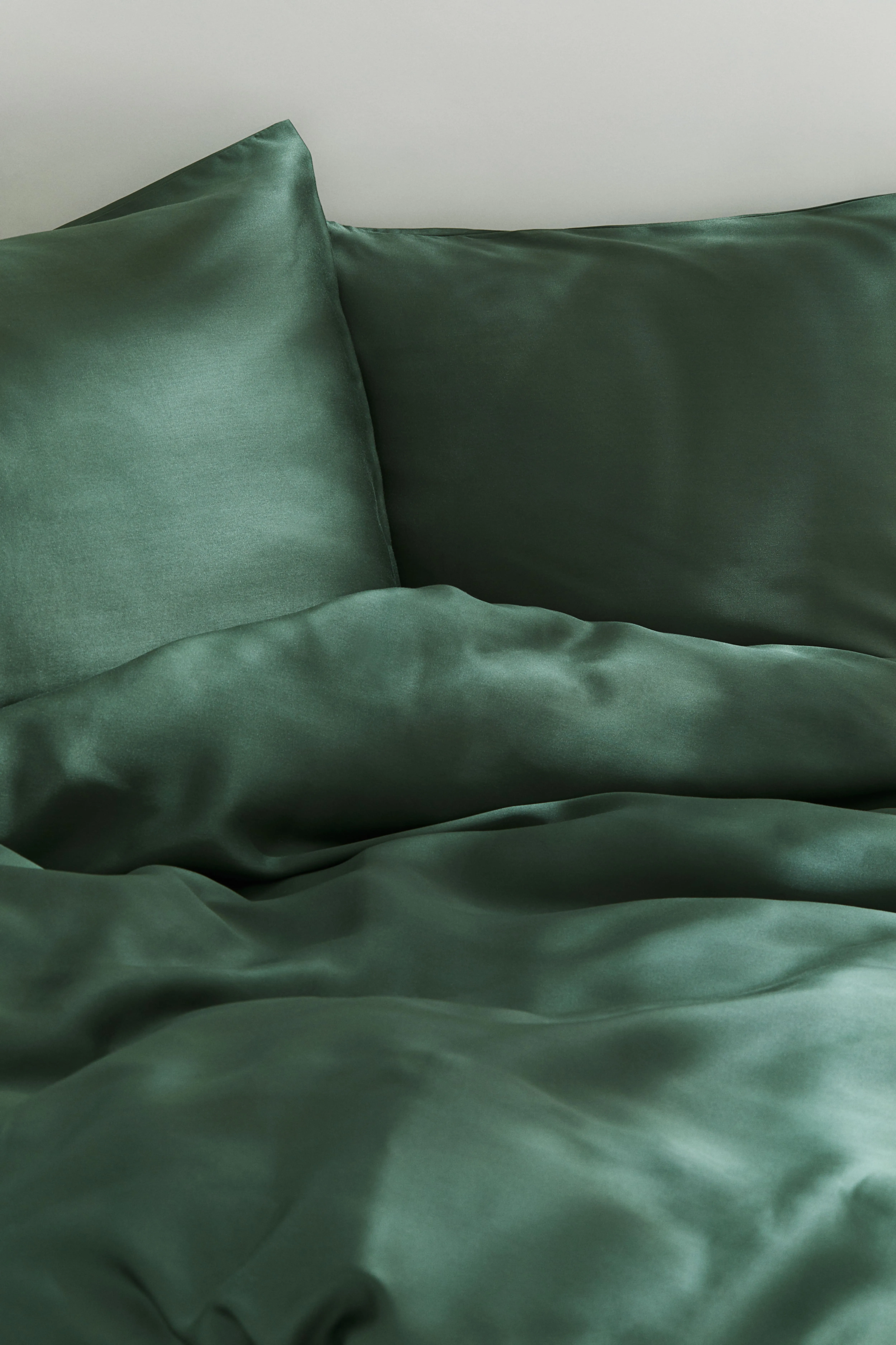 Satin double/king duvet cover set - Emerald green - Home All | H&M GB