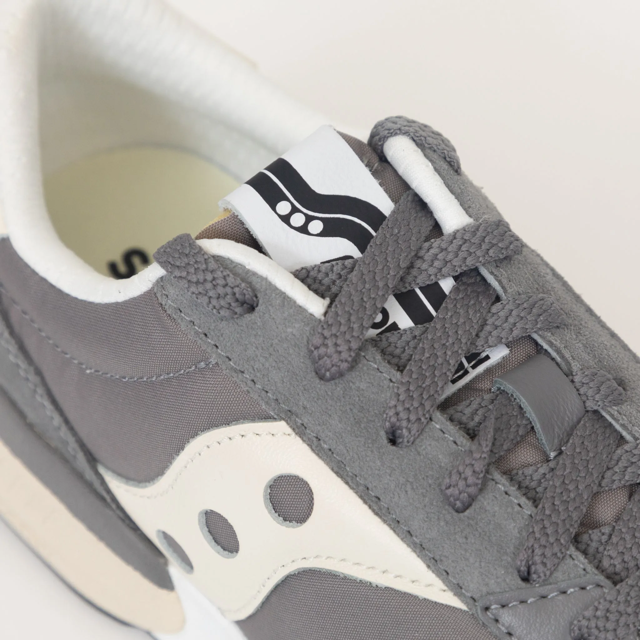 SAUCONY SAUCONY Jazz NXT Trainers in GREY & CREAM