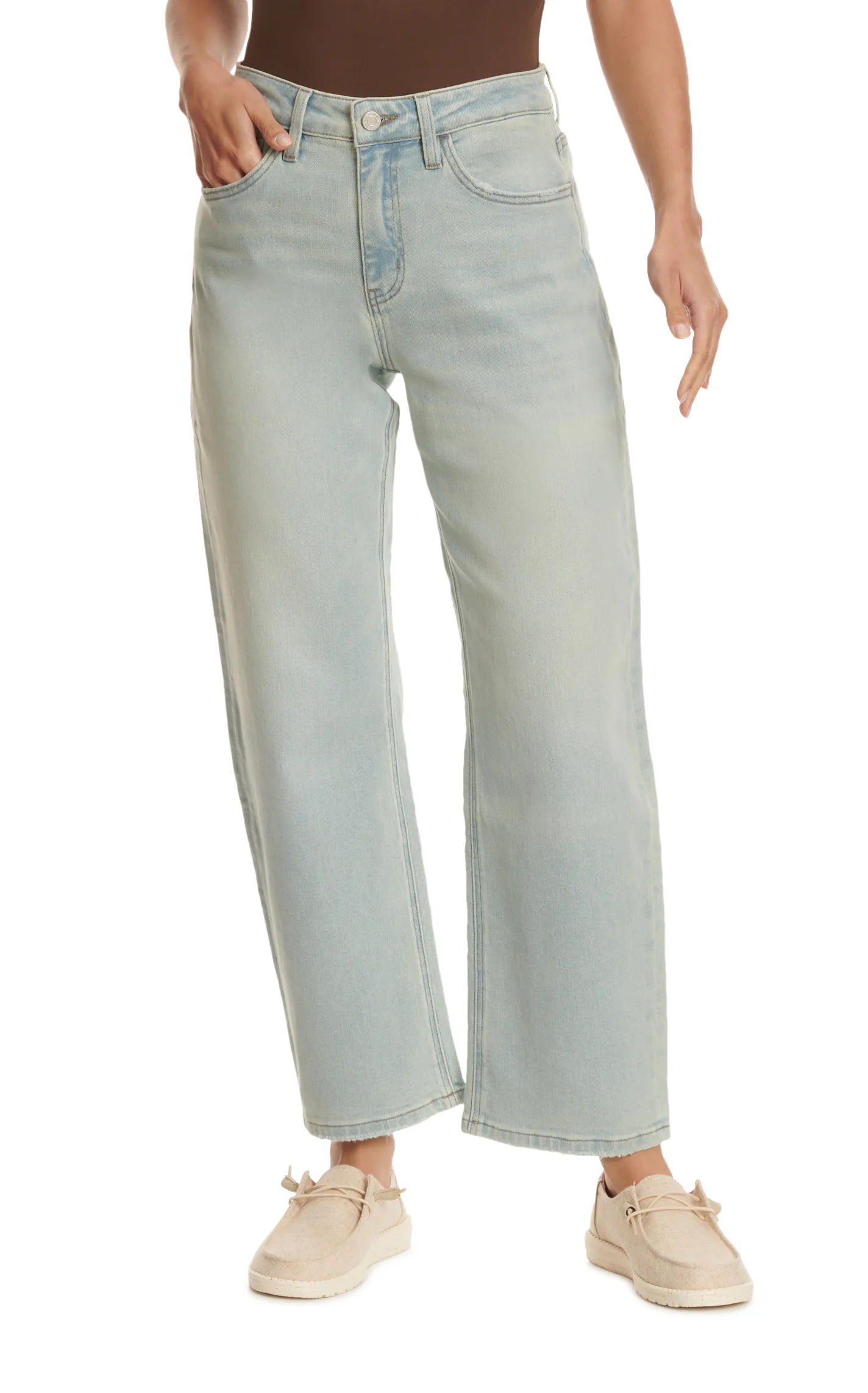 Vervet Women's Light Wash Super High Rise Barrel Leg Jeans