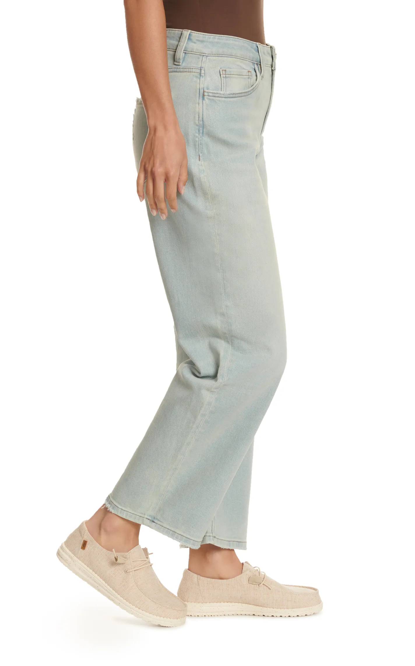 Vervet Women's Light Wash Super High Rise Barrel Leg Jeans